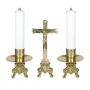 cruz y candeleros metal dorado