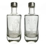 vinajeras botellas de cristal agua y vino