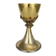 caliz dorado uvas relieve