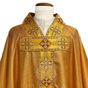 casulla dorada con galon