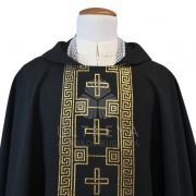 casulla negra cruces