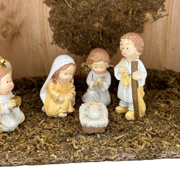 nacimiento infantil con portal de belén